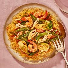 Fried Noodles with Prawns and Vegetable 
